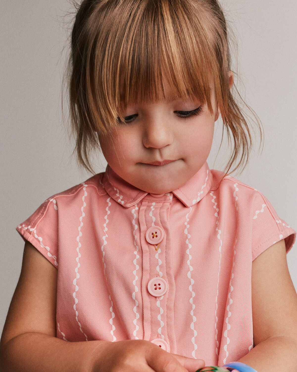 Toddler Girl Sleeveless Button-Down Top in Stripes - Light Pink - Image 4