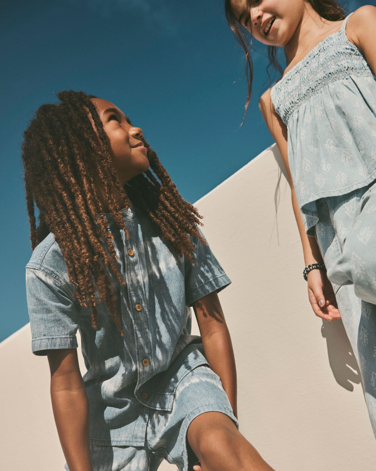 Boys Tie-Dye Denim Chambray Short-Sleeve Button-Down Shirt - Image 4